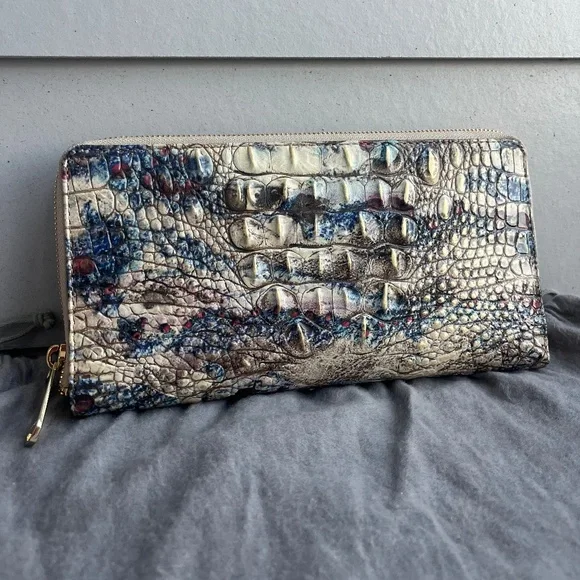 Brahmin Skyler Clutch - Picture 1 of 8